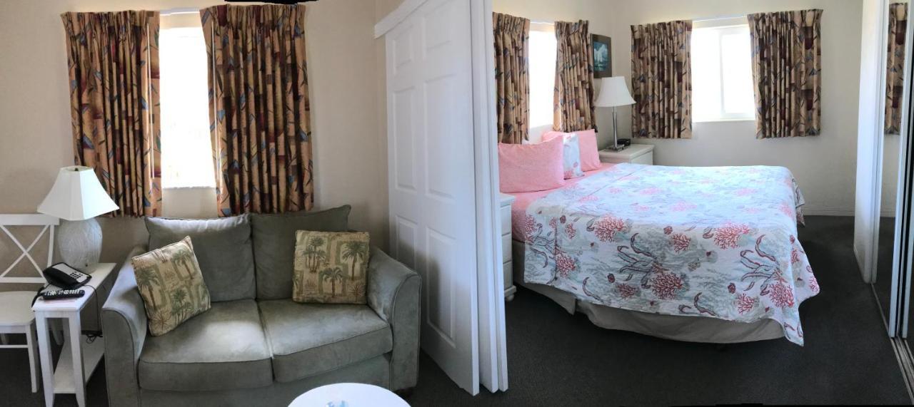 Carlton House Motel And Suites St. Pete Beach Exterior foto