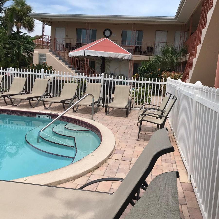 Carlton House Motel And Suites St. Pete Beach Exterior foto