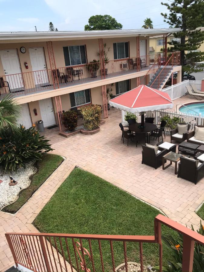 Carlton House Motel And Suites St. Pete Beach Exterior foto