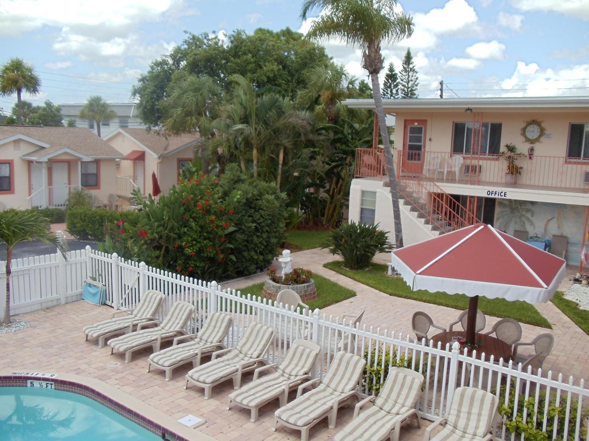 Carlton House Motel And Suites St. Pete Beach Exterior foto